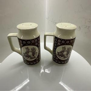 Vintage Enesco 1978 Country Kitchen Salt and Pepper Shakers (ES1)